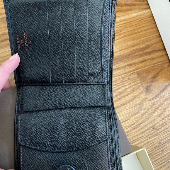 Authentic Louis Vuitton Epi leather wallet - Picture 3 of 5